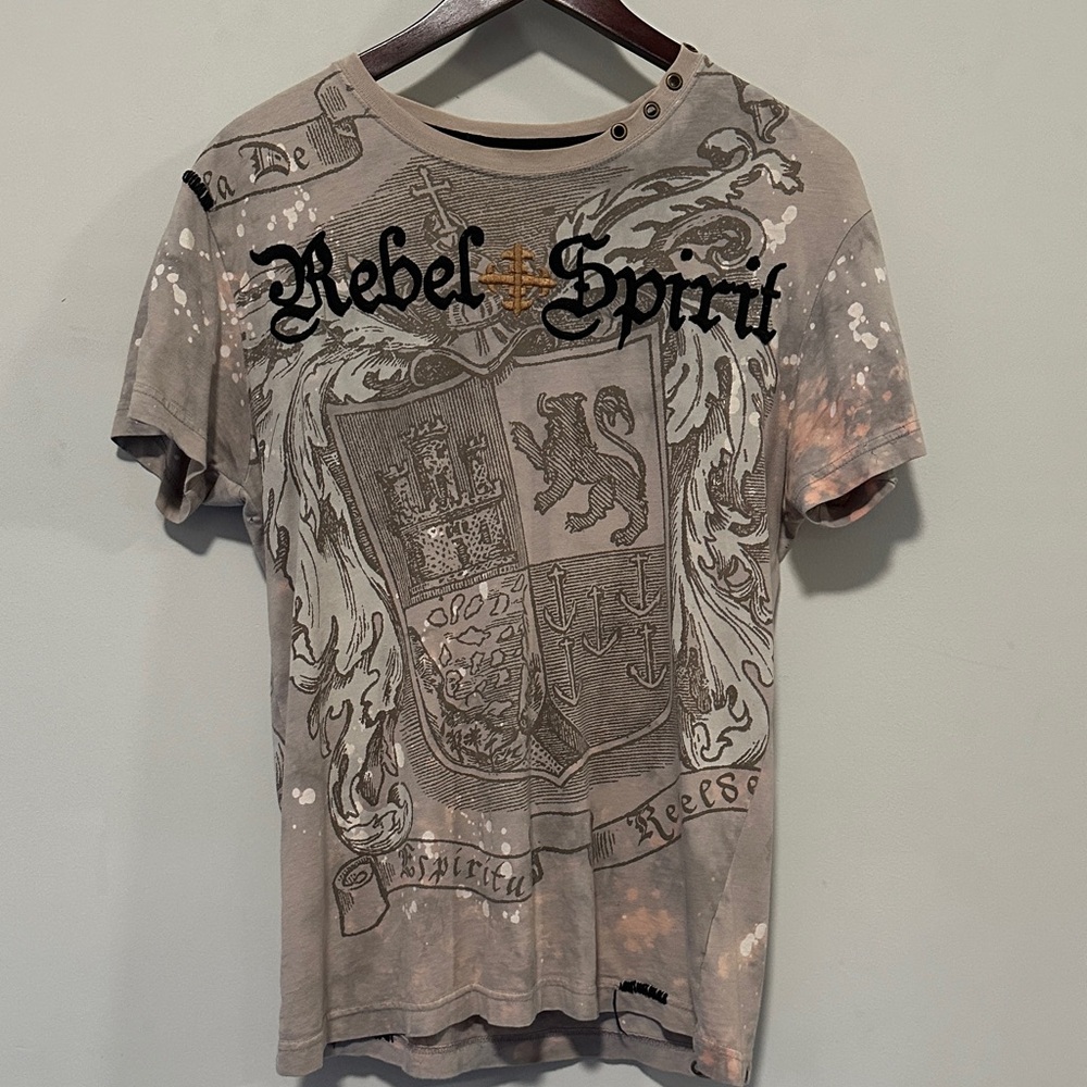 Rebel Spirit Men's Graphic Tee - Gray and Tan